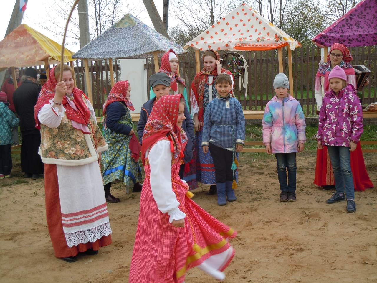 Весенние праздники в России красная горка